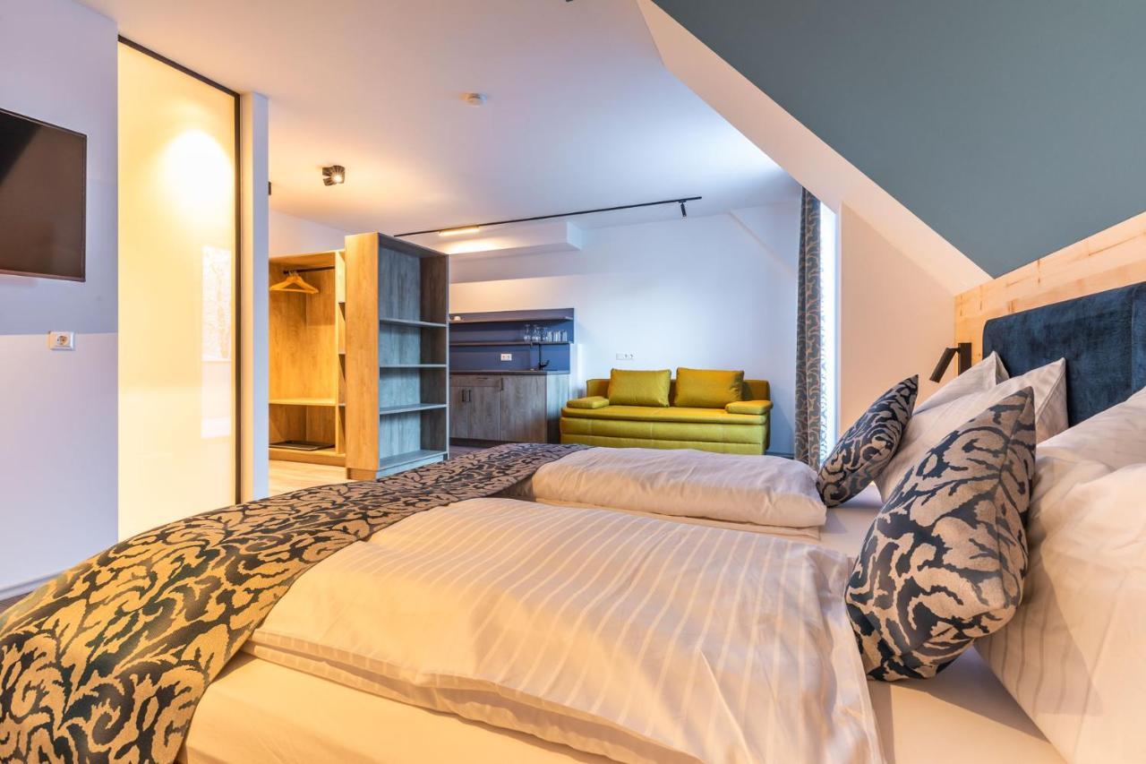 Lichti'S Rooms & Appartements Aspang Markt Bagian luar foto
